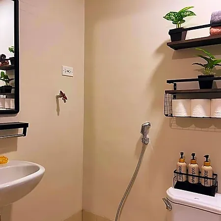 Tal Staycation
1 Bed /Bath/Kitchen
Neflix
Internet