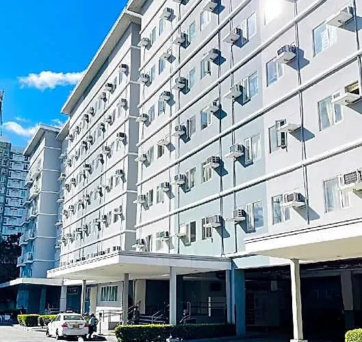Tal Staycation
1 Bed /bath/kitchen
Neflix
Internet 호텔