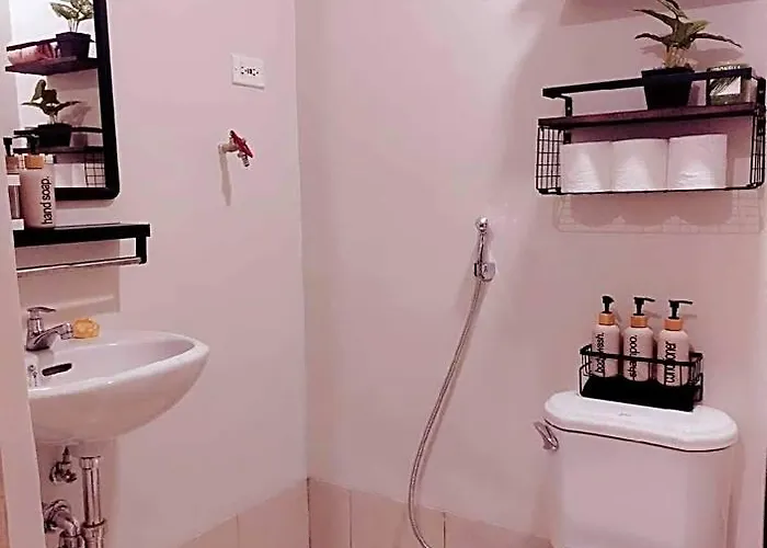 Tal Staycation
1 Bed /bath/kitchen
Neflix
Internet 호텔