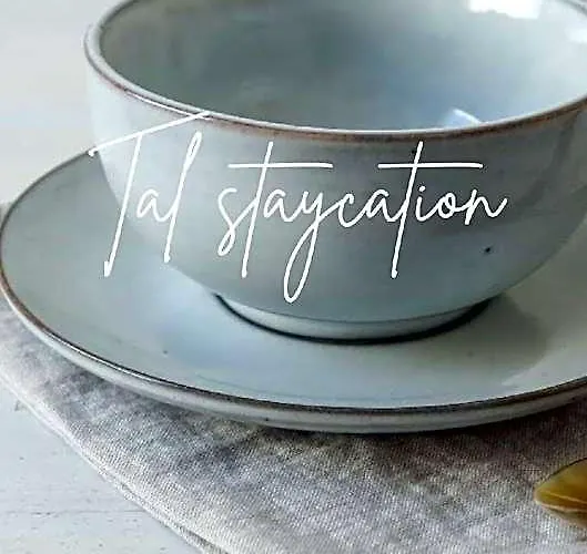 Tal Staycation
1 Bed /bath/kitchen
Neflix
Internet 호텔 마닐라